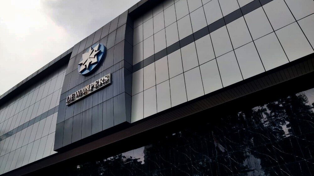 NASIONAL, BALINEWS.ID - Viral aksi pencabutan ID Card milik reporter CNN Indonesia kini membuat Dewan Pers turun tangan dan mengeluarkan pernyataan resmi, memi…
