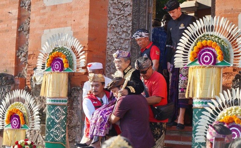 KLUNGKUNG, BALINEWS.ID - Suasana senja di Monumen Ida Dewa Agung Jambe diselimuti gemuruh gamelan saat Klungkung Heritage Festival 2025 resmi dibuka pada Jumat…