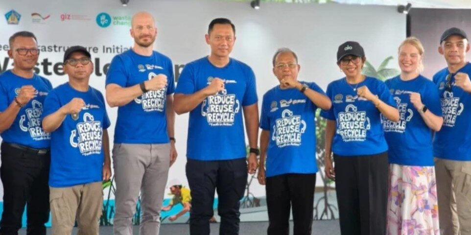 DENPASAR, BALINEWS.ID - Gubernur Bali, Wayan Koster, baru-saja melaporkan perkembangan proyek Pengelolaan Sampah Menjadi Energi Listrik (PSEL) kepada Menteri K…