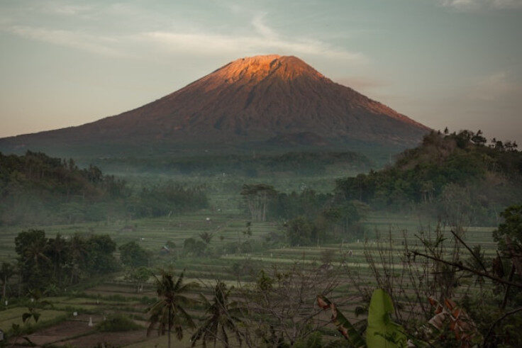 KARANGASEM, BALINEWS.ID - Pendakian di Gunung Agung, Kabupaten Karangasem akan ditutup sementara bulan depan. Penutupan itu akan dilaksanakan mulai tanggal 2 N…
