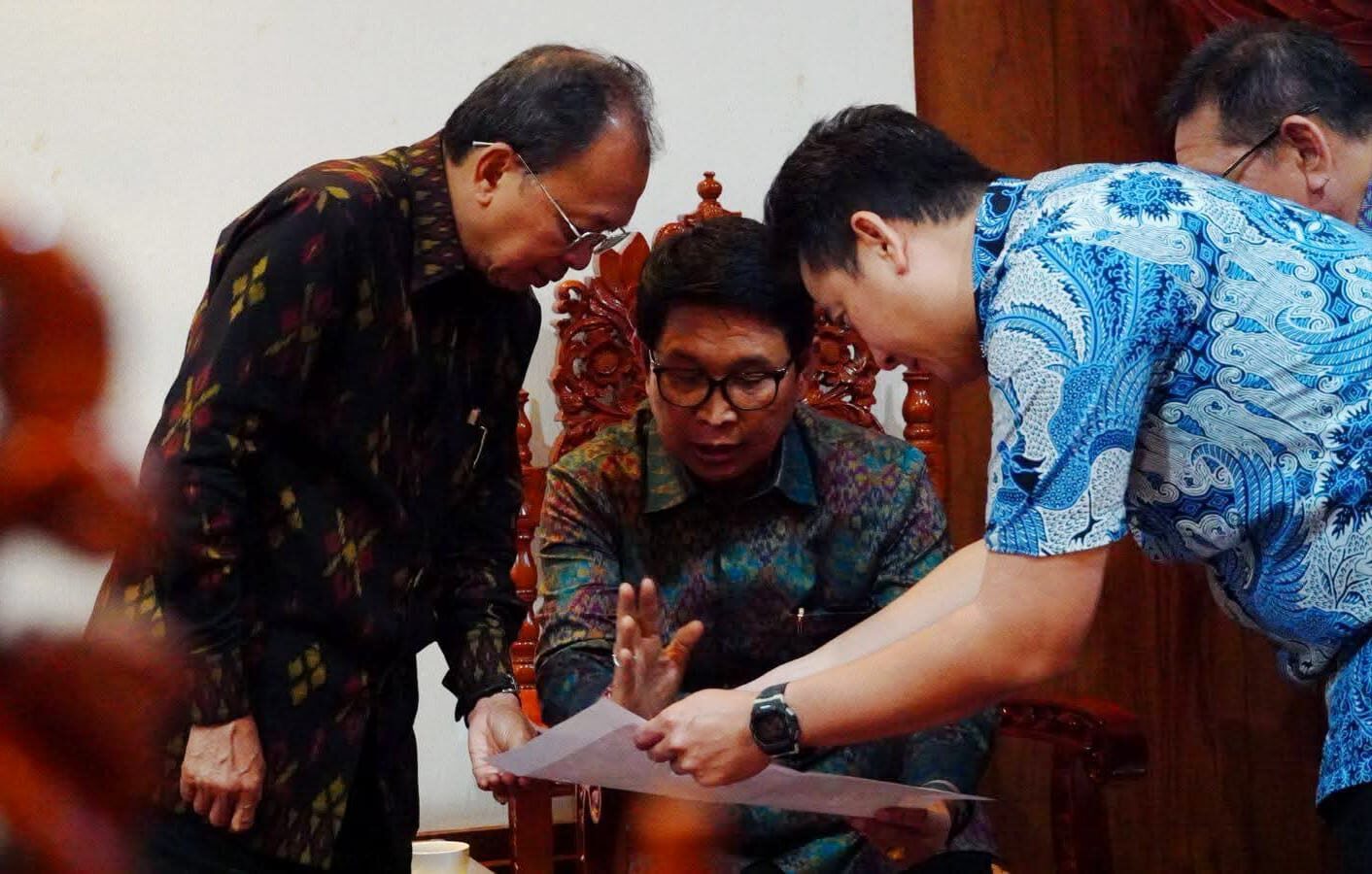 BADUNG, BALINEWS.ID - Setelah polemik berkepanjangan, persoalan tembok yang menutup akses warga Banjar Giri Dharma, Desa Ungasan, Badung, akhirnya menemui titi…