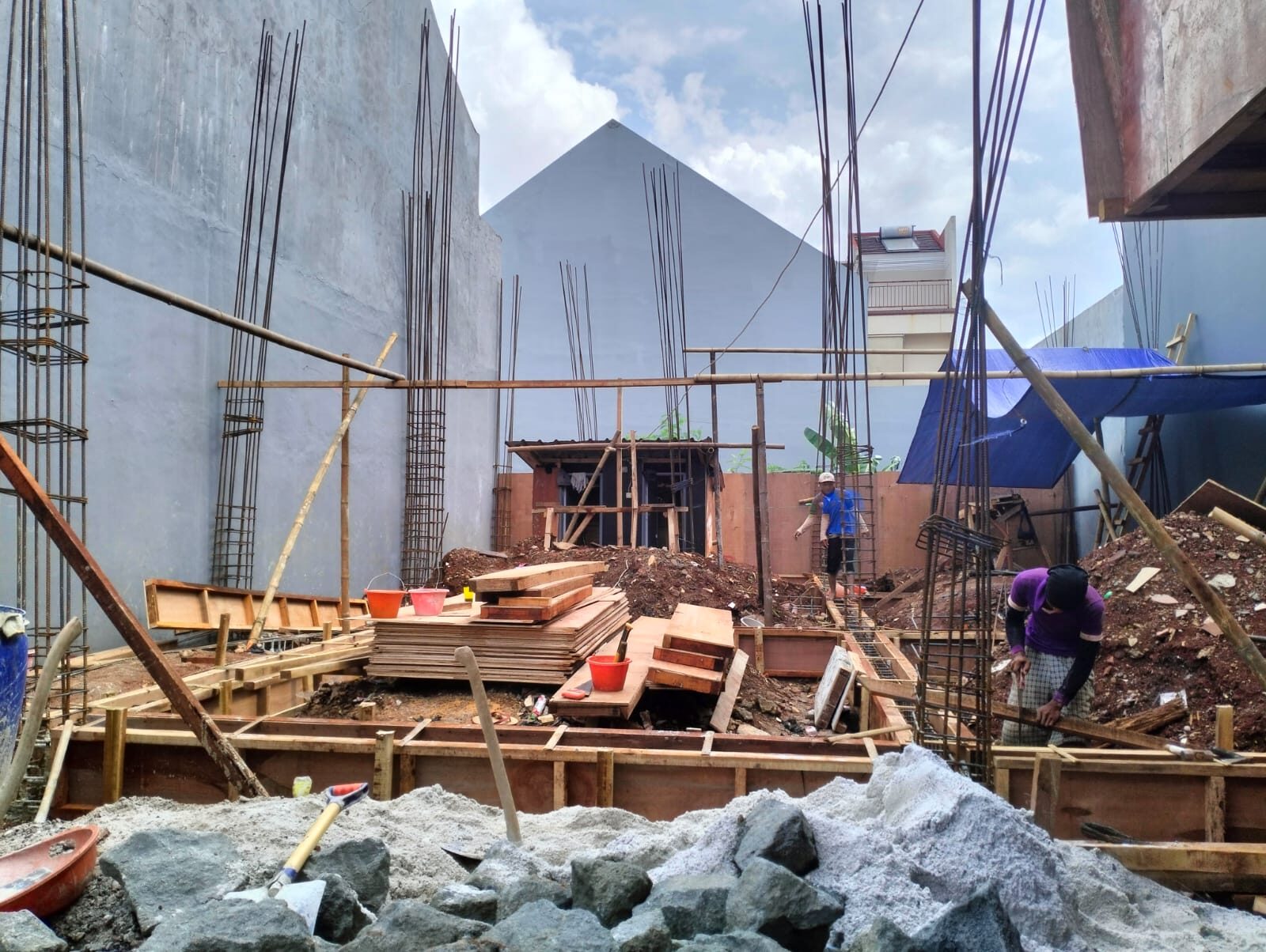 DENPASAR, BALINEWS.ID – Pembangunan Creative Space milik Kesatuan Mahasiswa Hindu Dharma Indonesia (KMHDI) terus menunjukkan kemajuan. Memasuki awal Oktober 20…