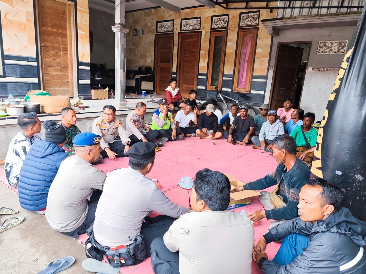 BANGLI, BALINEWS.ID - Suasana duka dan kekhawatiran menyelimuti warga Banjar Tabu, Desa Songan A, Kecamatan Kintamani, pasca-insiden dugaan penganiayaan yang m…