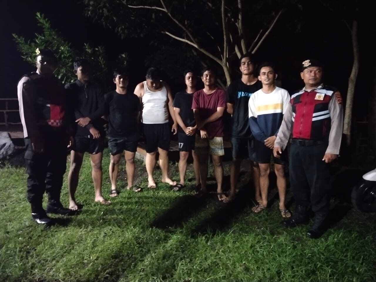SEMARAPURA, BALINEWS.ID – Hujan deras yang mengguyur wilayah Klungkung dan sekitarnya pada Selasa (21/10/2025) malam nyaris menelan korban. Tujuh pemuda asal K…