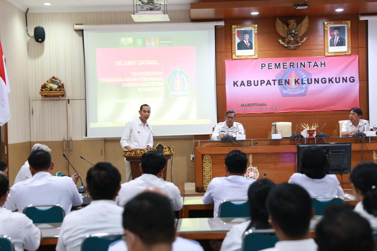 SEMARAPURA, BALINEWS.ID – Pemerintah Kabupaten Klungkung terus memperkuat upaya penanggulangan kemiskinan melalui sinergi lintas sektor dan peningkatan efektiv…