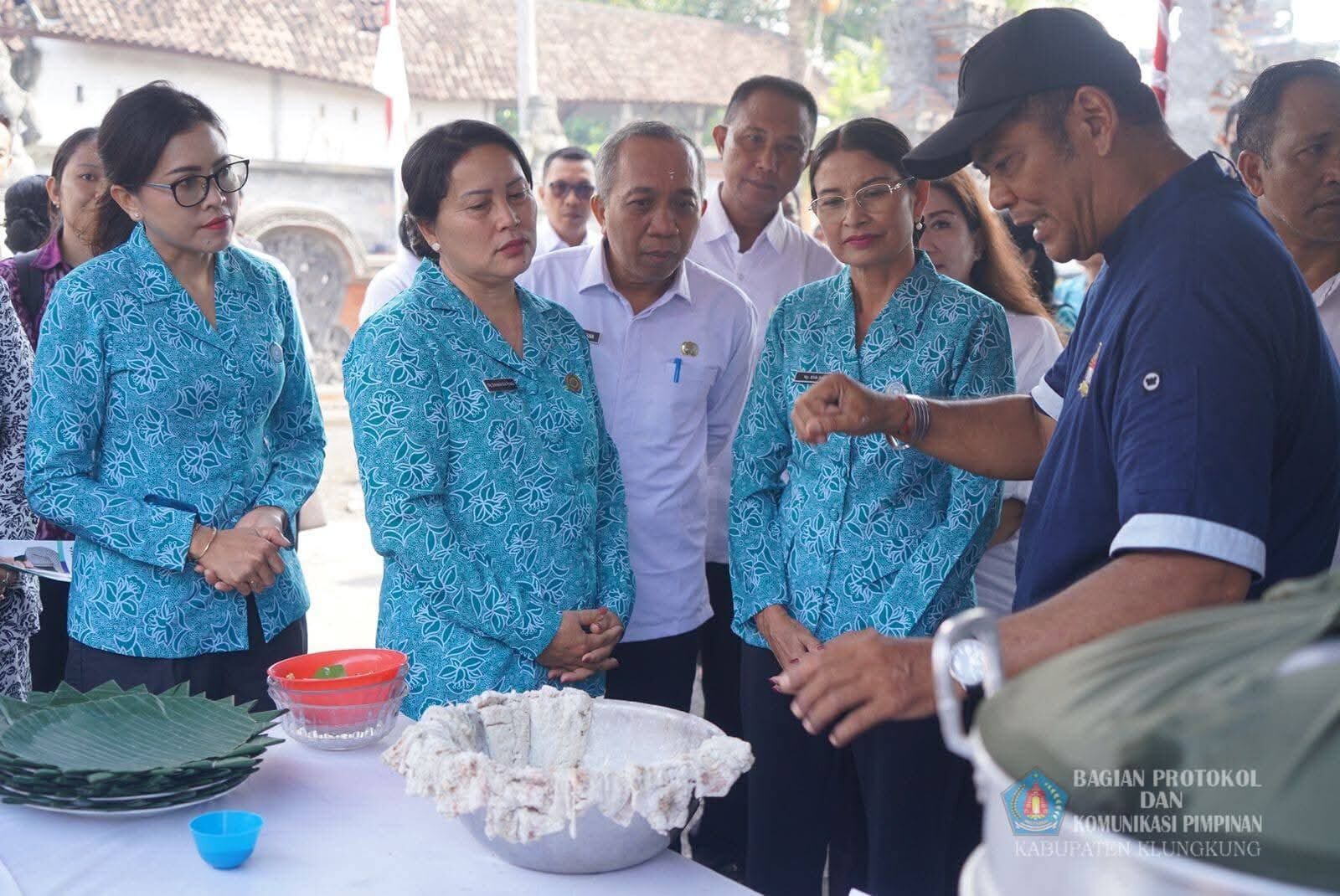 SEMARAPURA, BALINEWS.ID – Wujud kepedulian terhadap masyarakat terus ditunjukkan Tim Penggerak PKK Provinsi Bali. Melalui kegiatan sosial bertajuk “Menyapa dan…