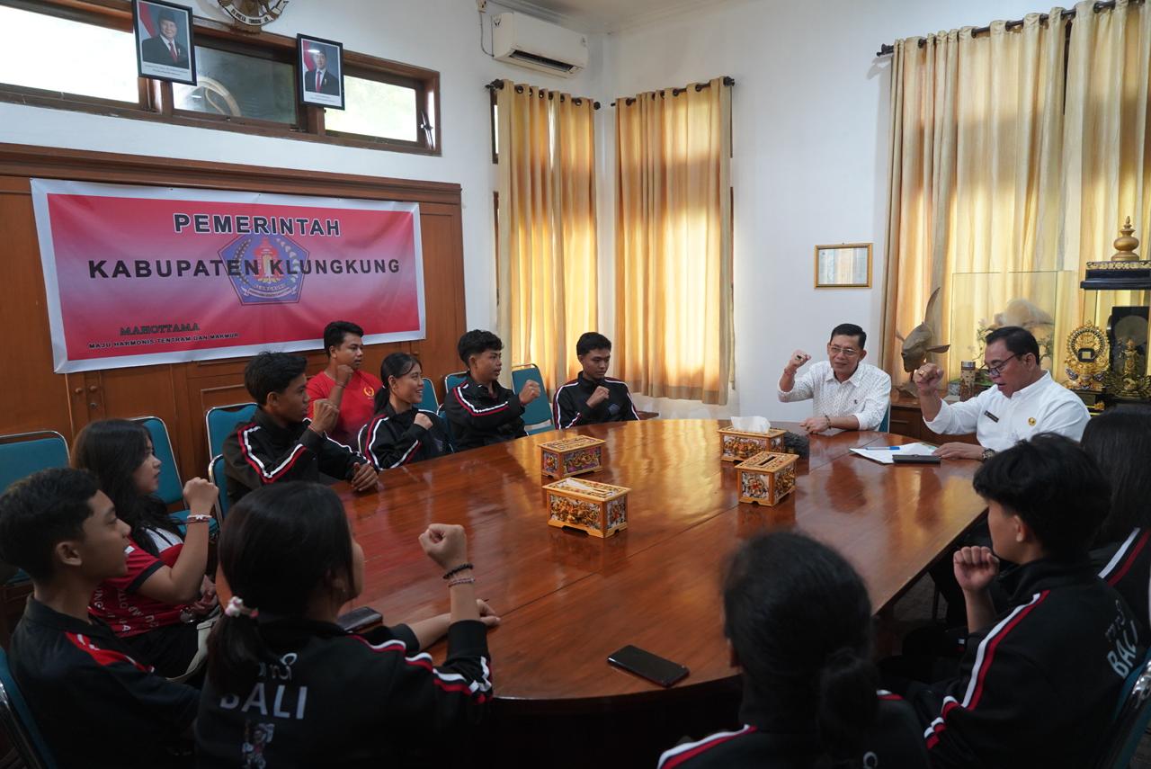 SEMARAPURA, BALINEWS.ID – Sebanyak 13 atlet pelajar asal Kabupaten Klungkung siap berlaga di ajang Pekan Olahraga Pelajar Nasional (Popnas) XVII Tahun 2025 yan…
