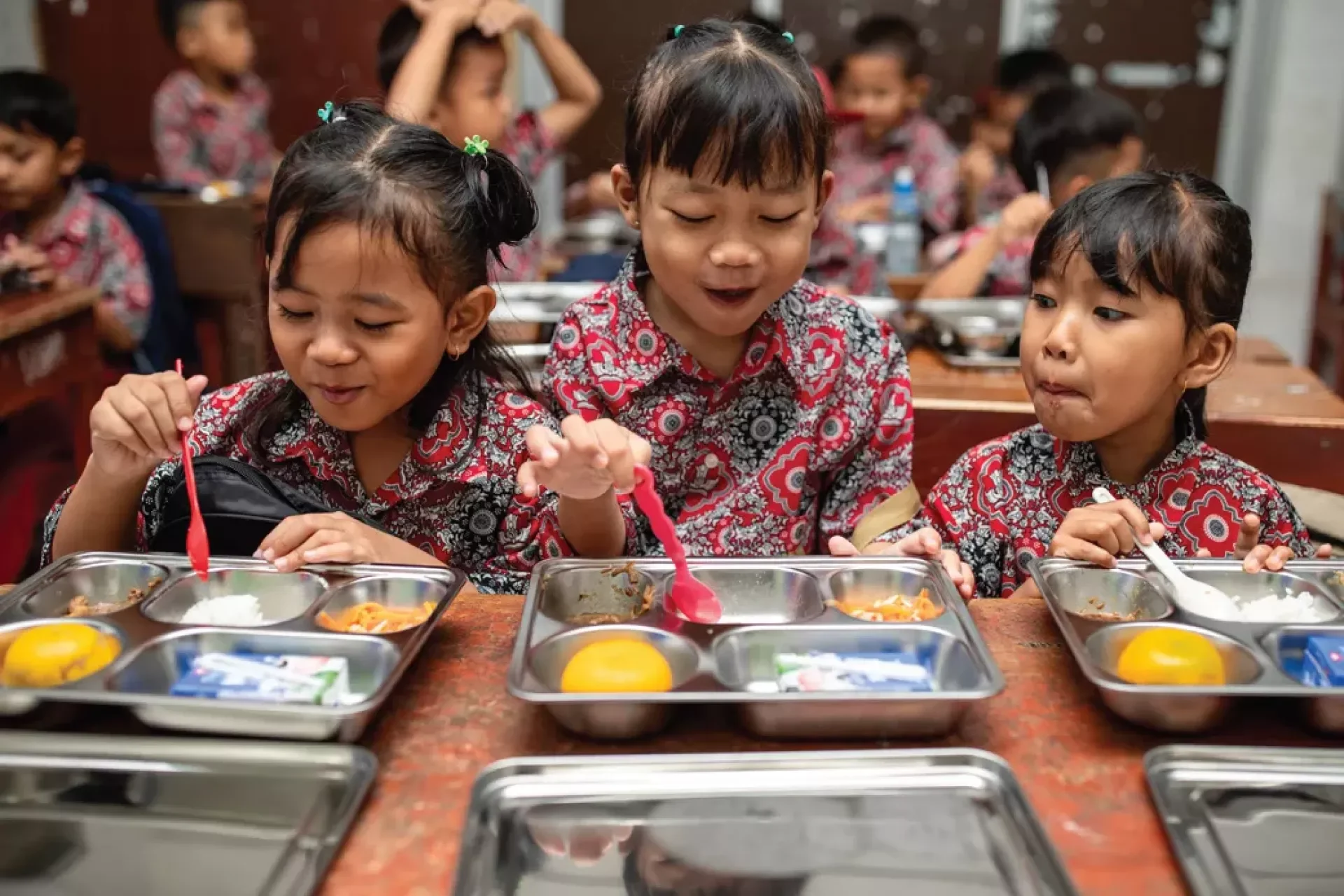 NASIONAL, BALINEWS.ID - Kepala Badan Gizi Nasional (BGN), Dadan Hindayana, menyatakan pihaknya mengembalikan anggaran Rp 70 triliun dari program Makan Bergizi …