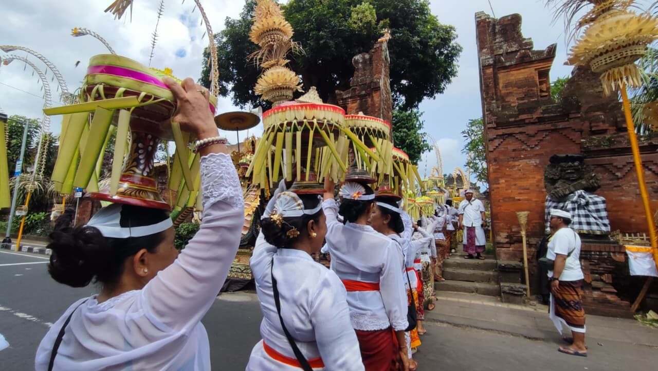 DENPASAR, BALINEWS.ID - Bertepatan dengan Ala Ayuning Dewasa Saniscara Umanis Telu pada Sabtu (11/10/25), Puri Agung Jro Kuta, Desa Pemecutan Kaja, Denpasar Ut…
