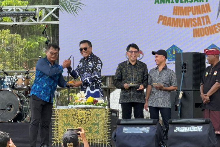 DENPASAR, PANTAUBALI.COM – Asosiasi Biro Perjalanan Wisata Indonesia (ASITA) Bali menegaskan pentingnya peran pramuwisata sebagai garda depan yang menjaga citr…