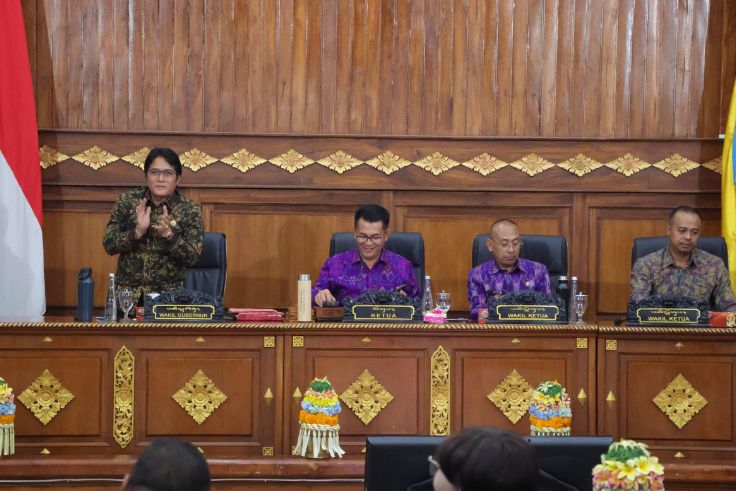 DENPASAR, BALINEWS.ID – Dewan Perwakilan Rakyat Daerah (DPRD) Bali bersama Pemerintah Provinsi Bali sepakat menetapkan aturan baru bagi sopir angkutan sewa ber…
