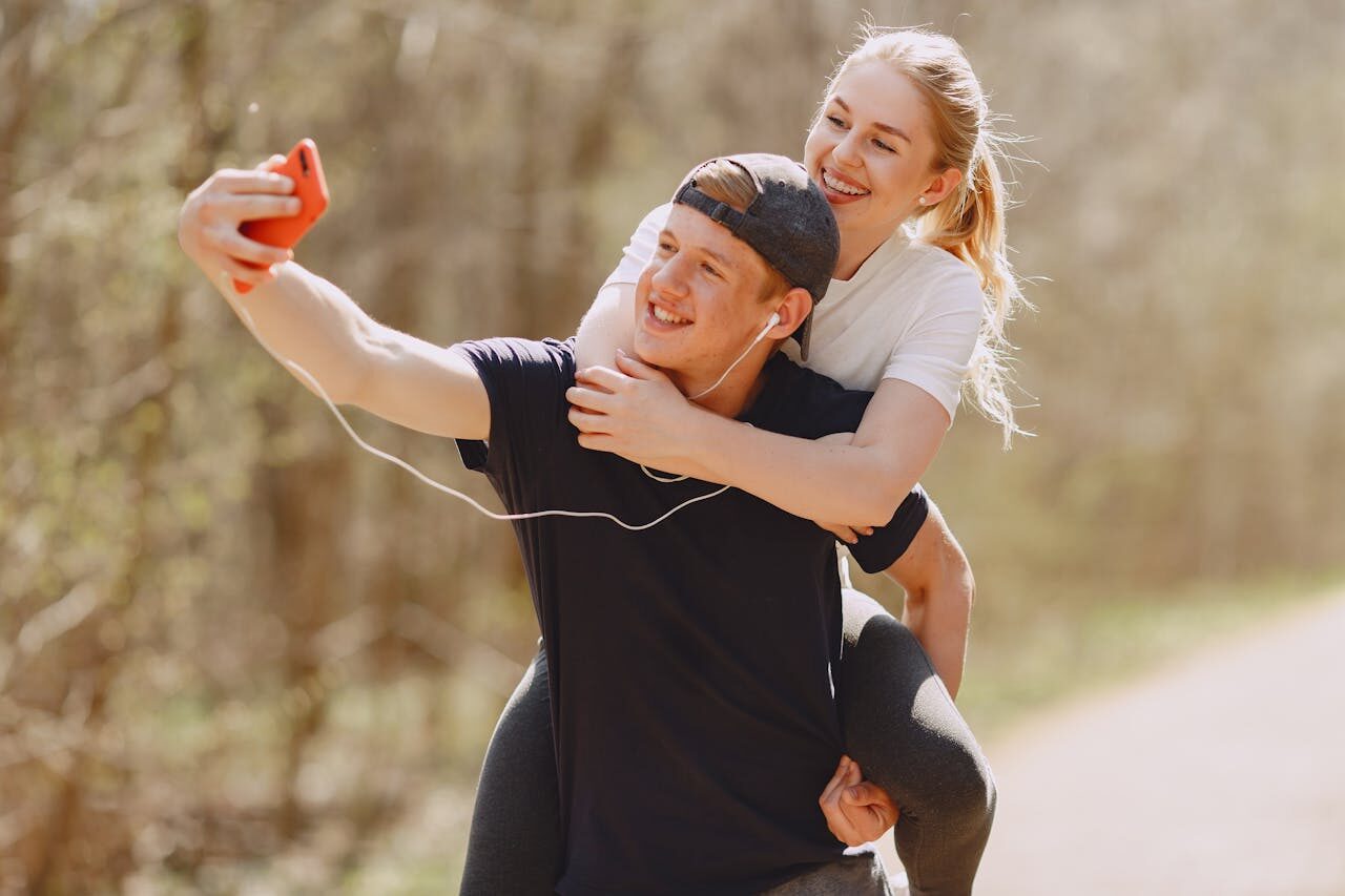 INTERMESO, BALINEWS.ID - Tahukah kamu bahwa setiap tanggal 3 Oktober diperingati sebagai National Boyfriend Day? Meskipun ini bukan hari libur resmi, banyak or…