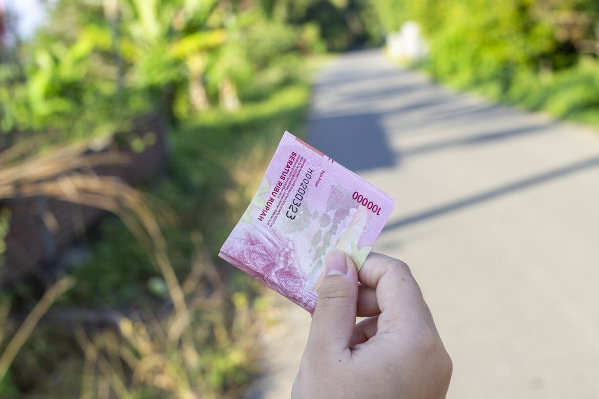 NASIONAL, BALINEWS.ID - Pemerintah memastikan bahwa Bantuan Langsung Tunai (BLT) Kesejahteraan Rakyat (Kesra) akan mulai disalurkan pada hari ini, Senin (20/10…