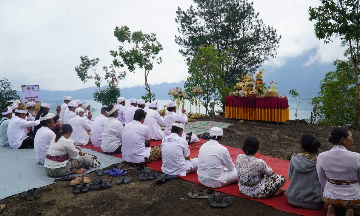 BANGLI, BALINEWS.ID - Balai Konservasi Sumber Daya Alam (BKSDA) Bali melaksanakan Upacara Guru Piduka dan penanaman pohon di kawasan Taman Wisata Alam (TWA) Pa…