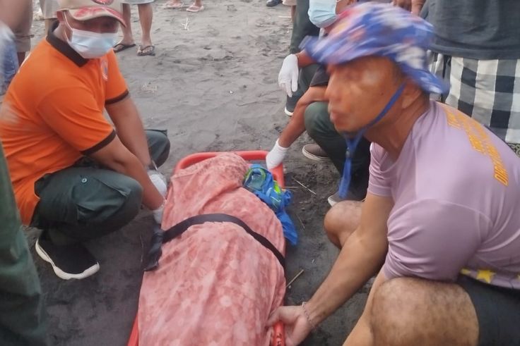 DENPASAR, BALINEWS.ID – Seorang remaja laki-laki bernama Arga Aditya Rizki (10), ditemukan meninggal dunia setelah terseret arus di Pantai Muara Biaung, Desa K…