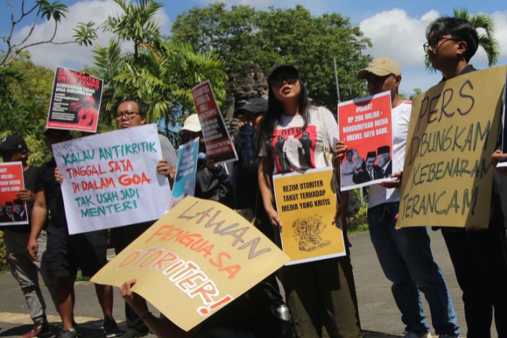 BALINEWS.ID – Solidaritas Jurnalis Bali (SJB) bersama elemen masyarakat sipil menggelar aksi solidaritas di Lapangan Renon sebagai bentuk penolakan terhadap gu…