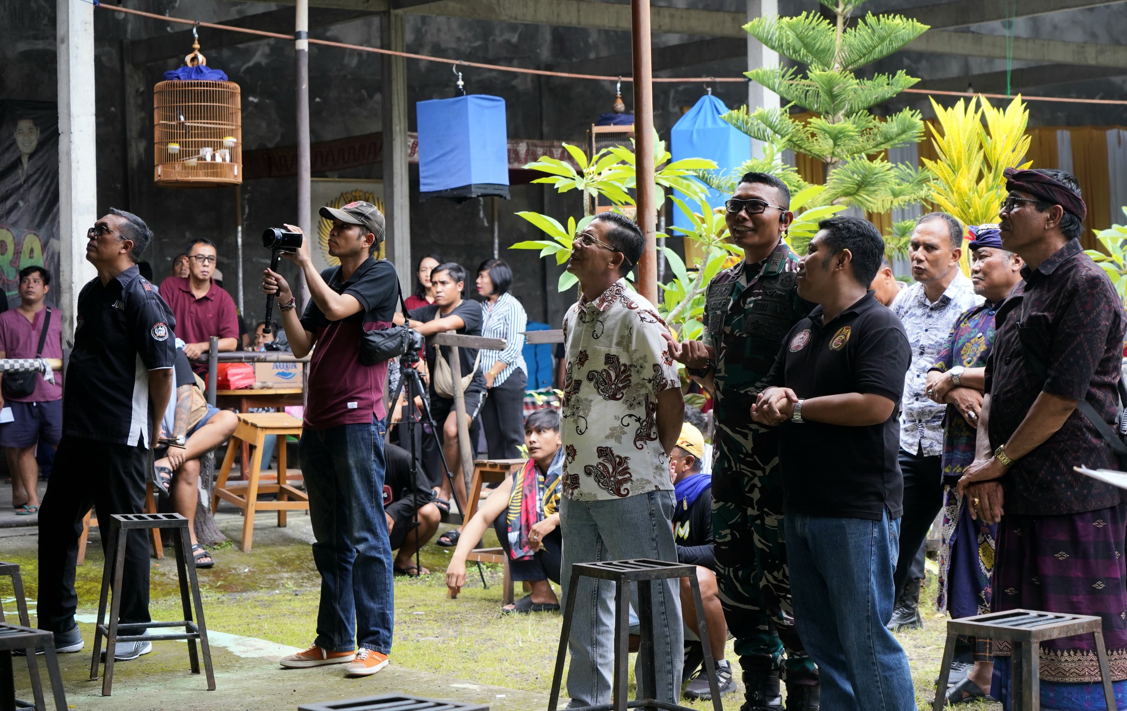 SEMARAPURA, BALINEWS.ID – Dalam rangka memperingati Hari Ulang Tahun ke-80 Tentara Nasional Indonesia (TNI), Kodim 1610/Klungkung menggelar Lomba Seni Suara Bu…