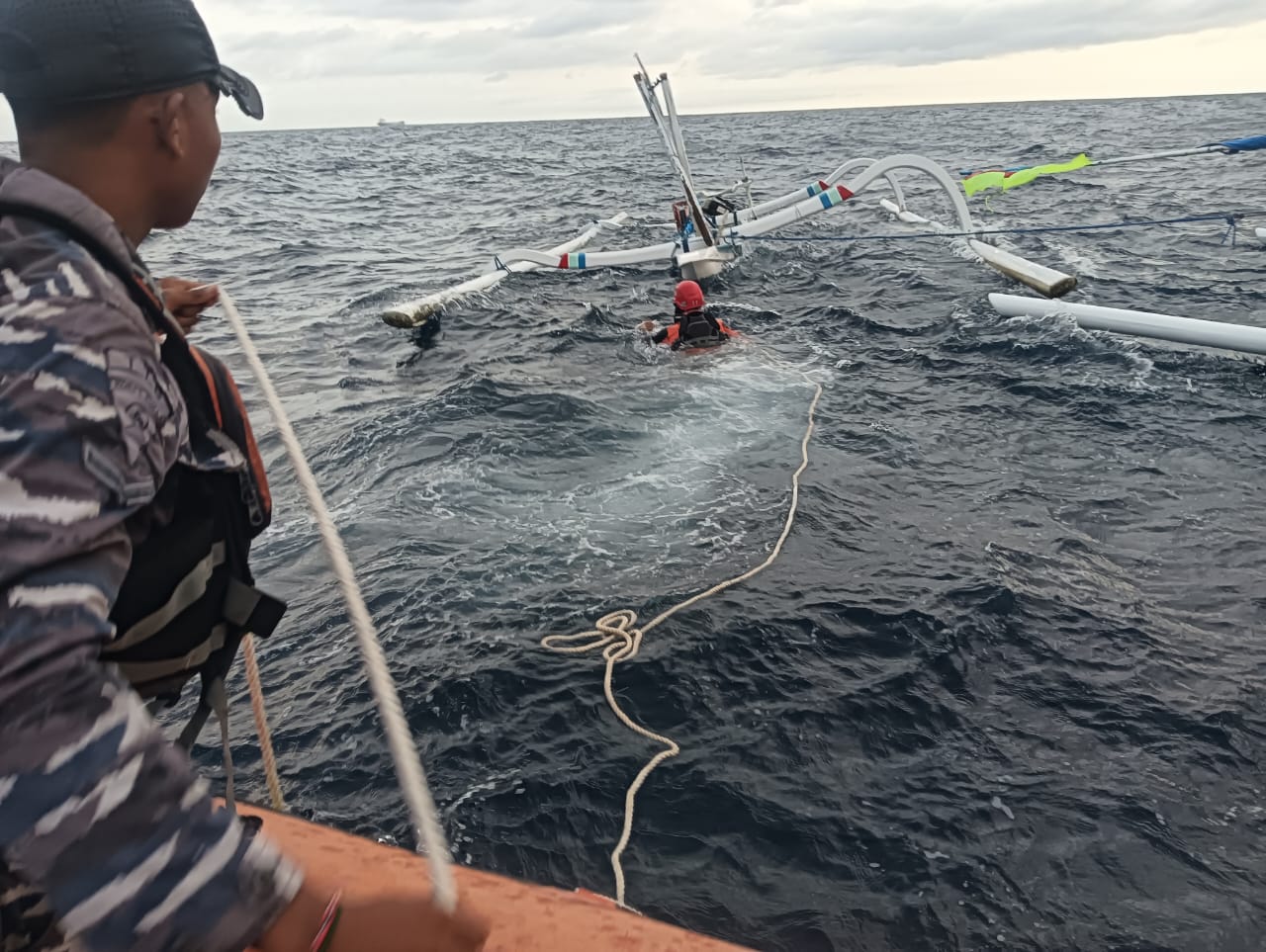 NUSA PENIDA, BALINEWS.ID – Seorang nelayan asal Desa Suana, Kecamatan Nusa Penida, Kabupaten Klungkung, nyaris menjadi korban laut setelah jukung yang digunaka…