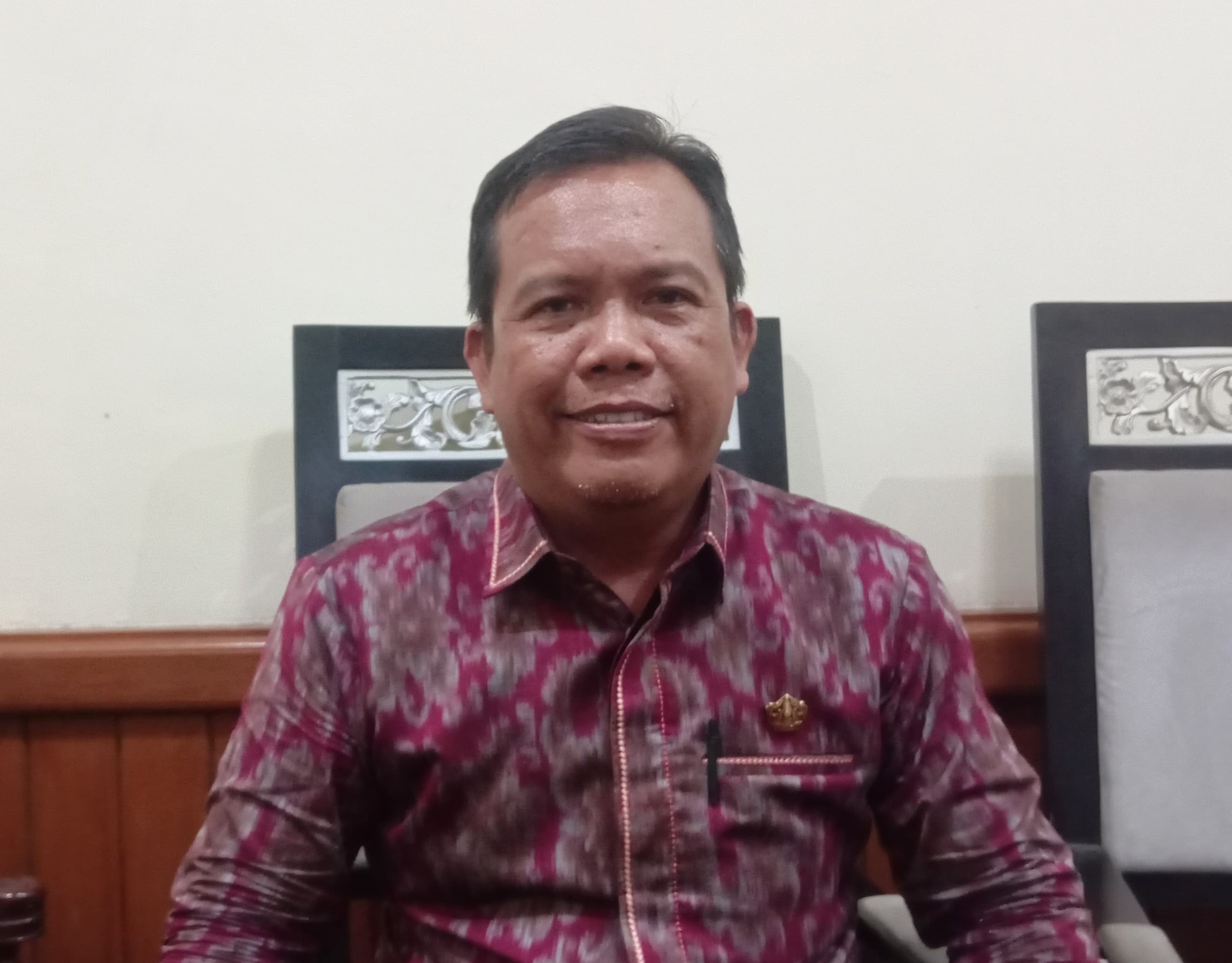 DENPASAR, BALINEWS.ID – Pembangunan Stasiun Pengisian Bahan Bakar Umum (SPBU) di atas aliran sungai di kawasan Pemogan, Denpasar, menuai sorotan tajam dari Ket…