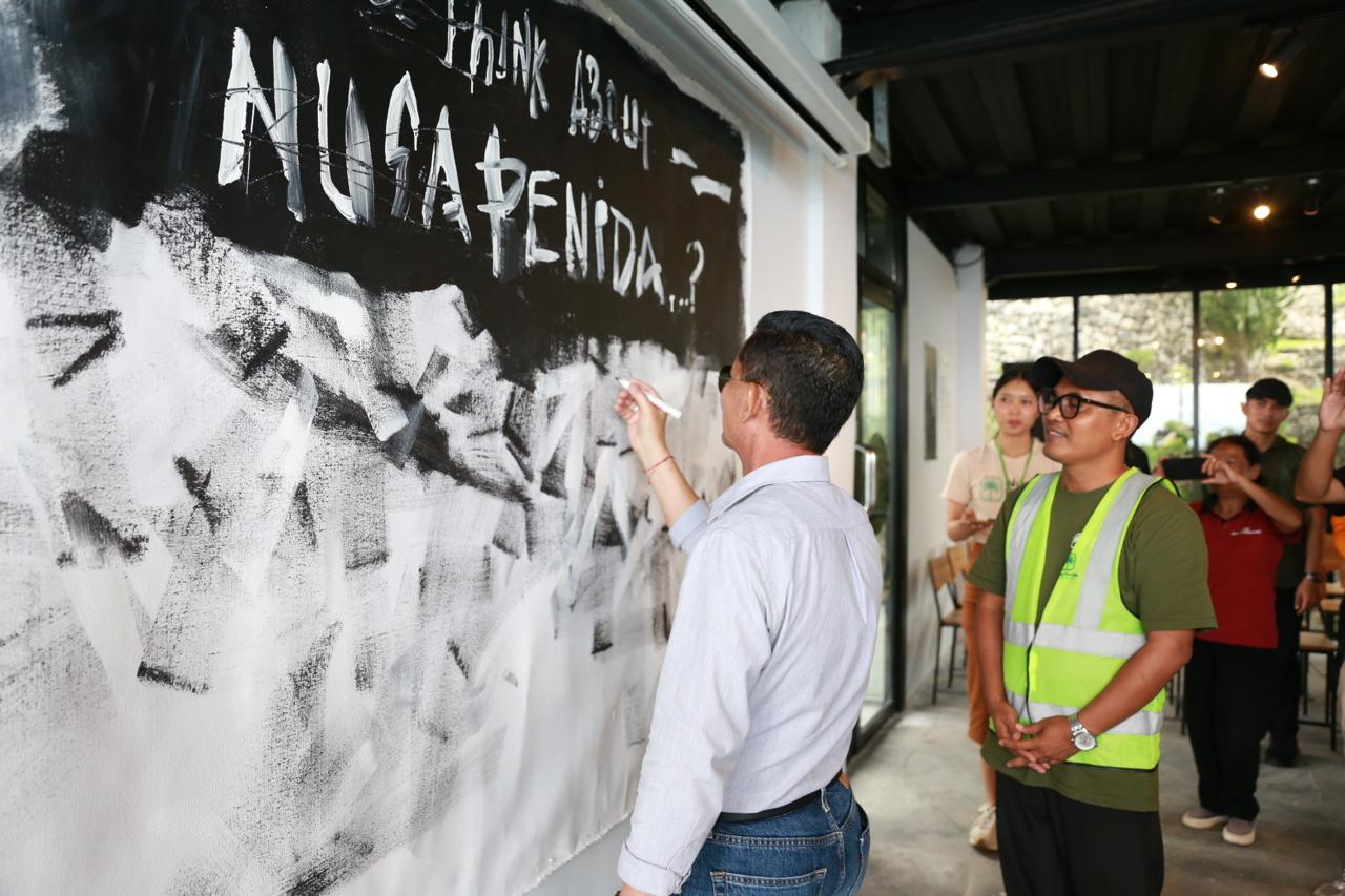 SEMARAPURA, BALINEWS.ID – Bupati Klungkung I Made Satria meresmikan Mandawa Creative Space yang berlokasi di Amerta Penida, Desa Sakti, Kecamatan Nusa Penida, …