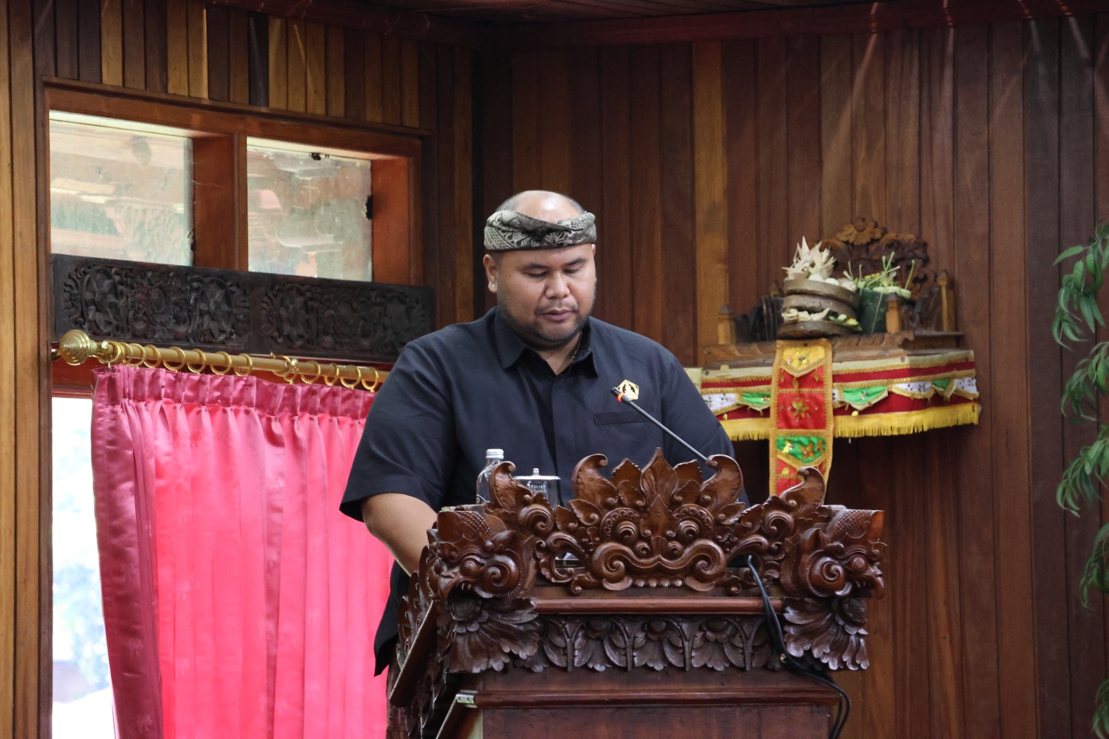 SEMARAPURA, BALINEWS.ID – Fraksi Partai Golkar DPRD Kabupaten Klungkung memberikan sejumlah catatan kritis terhadap Rancangan Peraturan Daerah (Ranperda) tenta…