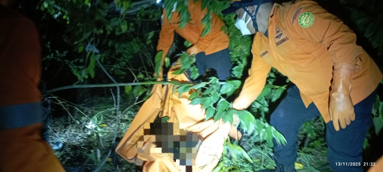 DENPASAR, BALINEWS.ID – Warga dikejutkan dengan penemuan sesosok jasad yang ditemukan tergantung di area rawa Embung Sanur, Kamis (13/11/2025). Temuan tersebut…