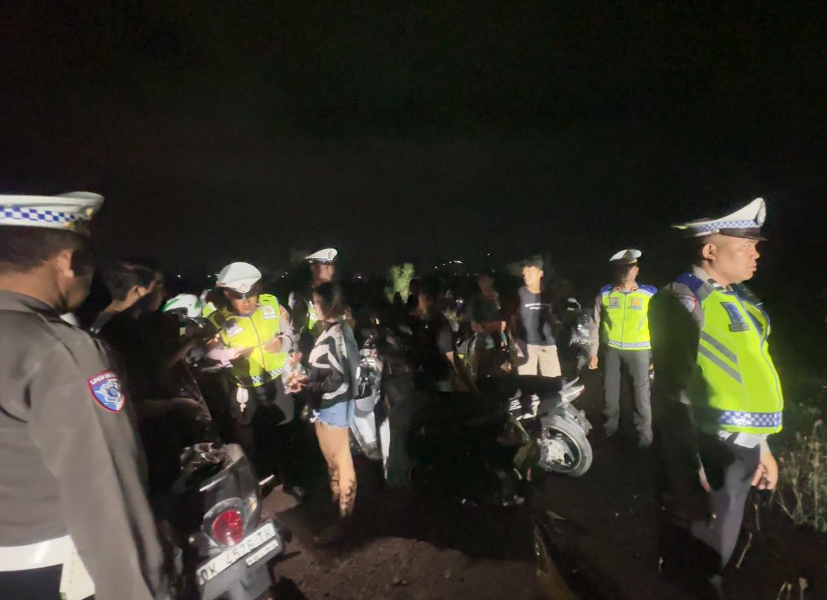 SEMARAPURA, BALINEWS.ID – Satuan Lalu Lintas (Satlantas) Polres Klungkung melaksanakan patroli skala besar pada Sabtu (15/11/2025) dini hari untuk mengantisipa…