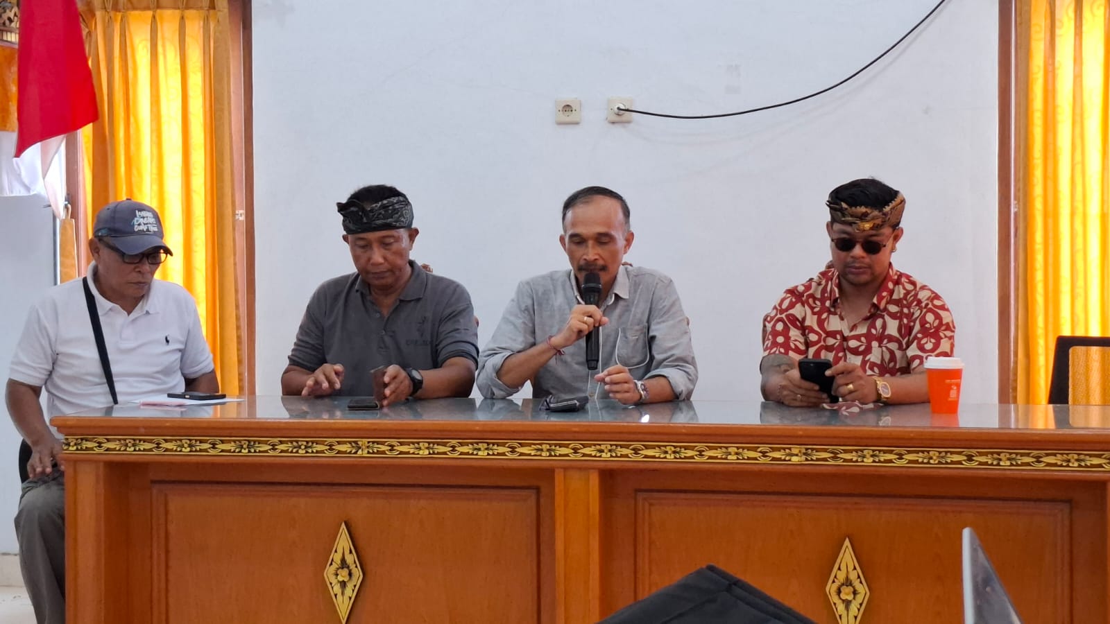 SEMARAPURA, BALINEWS.ID – Festival “Pesona Negari” 2025 kembali menjadi ruang promosi bagi potensi lokal Desa Negari, termasuk sektor usaha mikro. Tahun ini, s…
