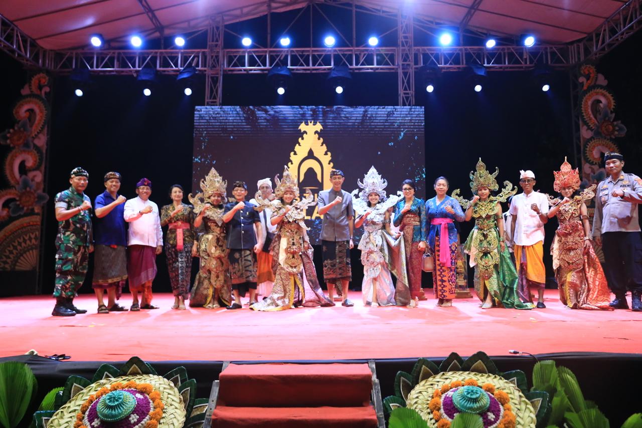 SEMARAPURA, BALINEWS.ID – Rangkaian Festival Goa Lawah 2025 semakin semarak dengan digelarnya Lomba Baleganjur Ngarap se-Bali di Plaza Kuliner Goa Lawah, Desa …