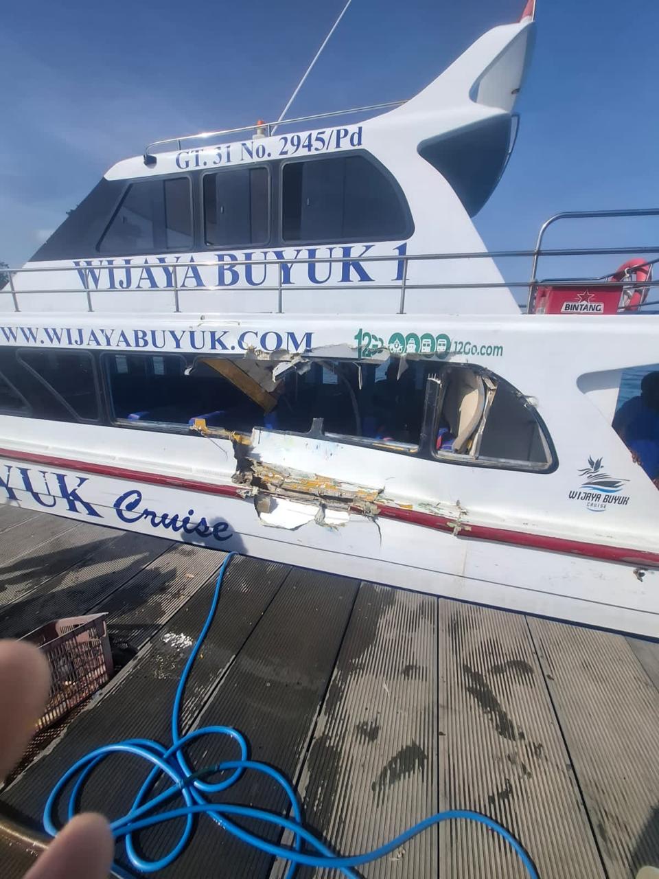 NUSA PENIDA, BALINEWS.ID — Kecelakaan laut terjadi di perairan Banjar Nyuh, Kecamatan Nusa Penida, Rabu (26/11/2025) pagi. Dua kapal wisata, Fast Boat Wijaya B…