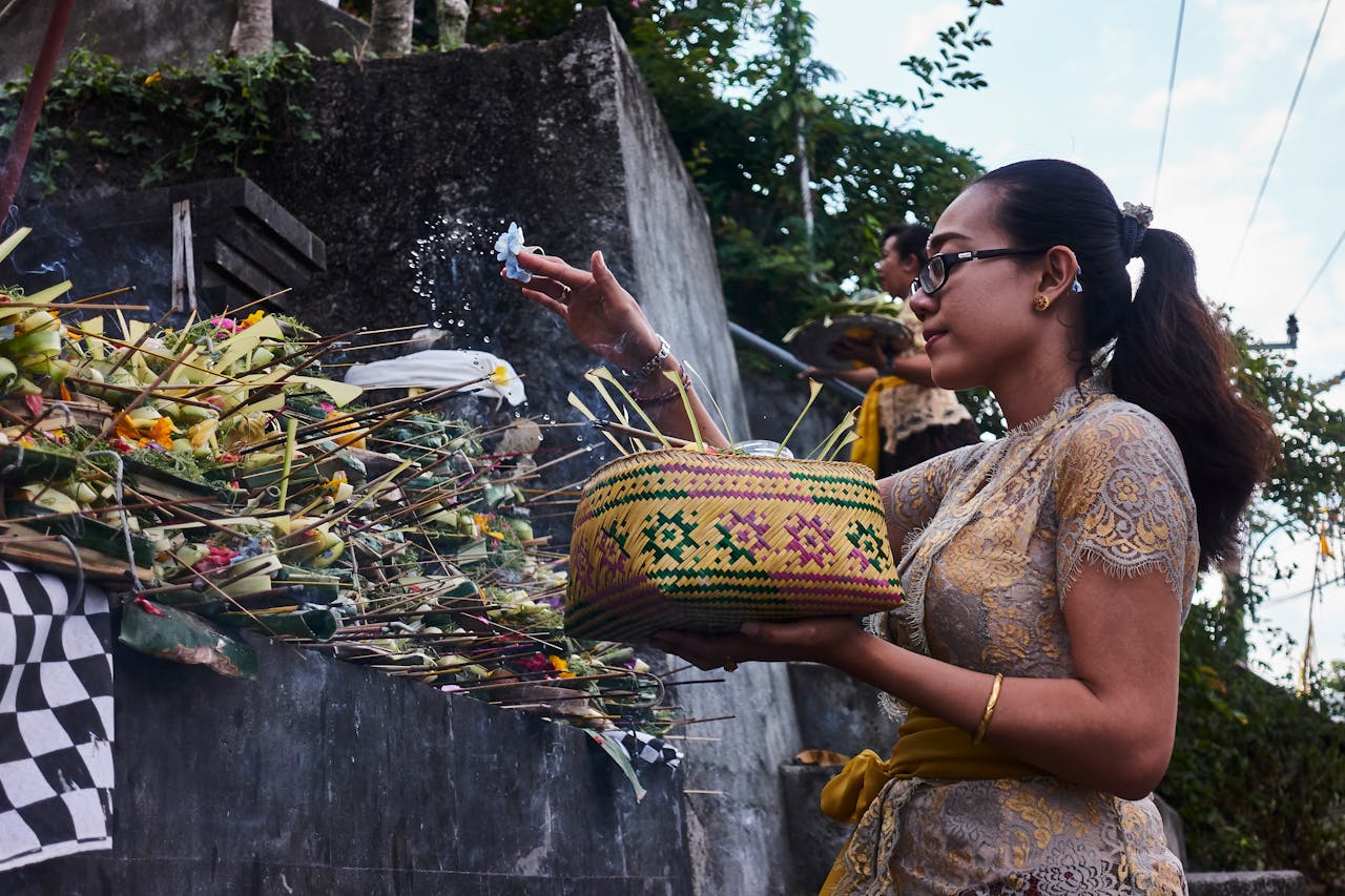 INTERMESO, BALINEWS.ID - Setelah perayaan Hari Raya Galungan dan Kuningan yang berlangsung pada November 2025, umat Hindu masih akan menyambut sejumlah rerahin…