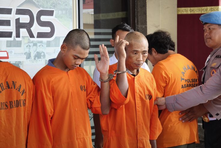 BADUNG, BALINEWS.ID – Pengungkapan kasus pencurian di sejumlah pura di Badung dan Tabanan membuka kembali persoalan serius perlindungan tempat suci di Bali. Du…