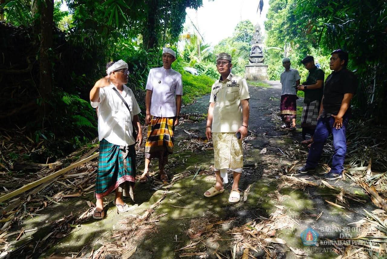 SEMARAPURA, BALINEWS.ID — Bupati Klungkung I Made Satria bersama Wakil Bupati Klungkung Tjokorda Gde Surya Putra meninjau langsung kondisi sejumlah ruas jalan …