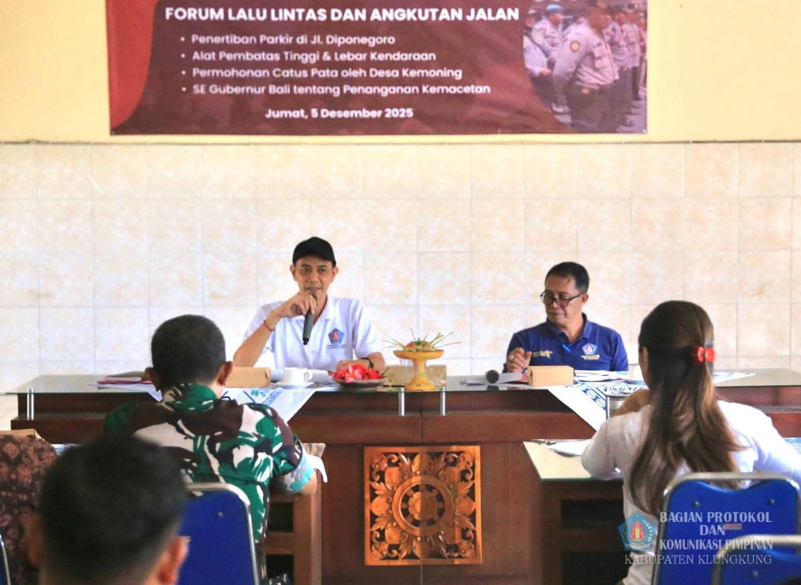 SEMARAPURA, BALINEWS.ID – Wakil Bupati Klungkung, Tjokorda Gde Surya Putra, memimpin Rapat Koordinasi Terbatas Forum Lalu Lintas dan Angkutan Jalan yang digela…