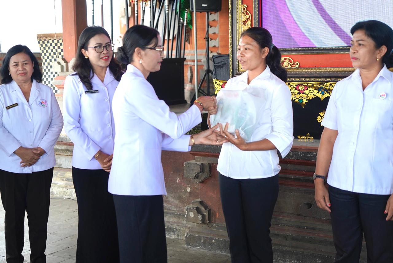 KLUNGKUNG, BALINEWS.ID – Tim Pembina Pos Pelayanan Terpadu (TP Posyandu) Provinsi Bali menggelar kegiatan sosial bertajuk “Membina dan Berbagi” Tahun 2025 di B…