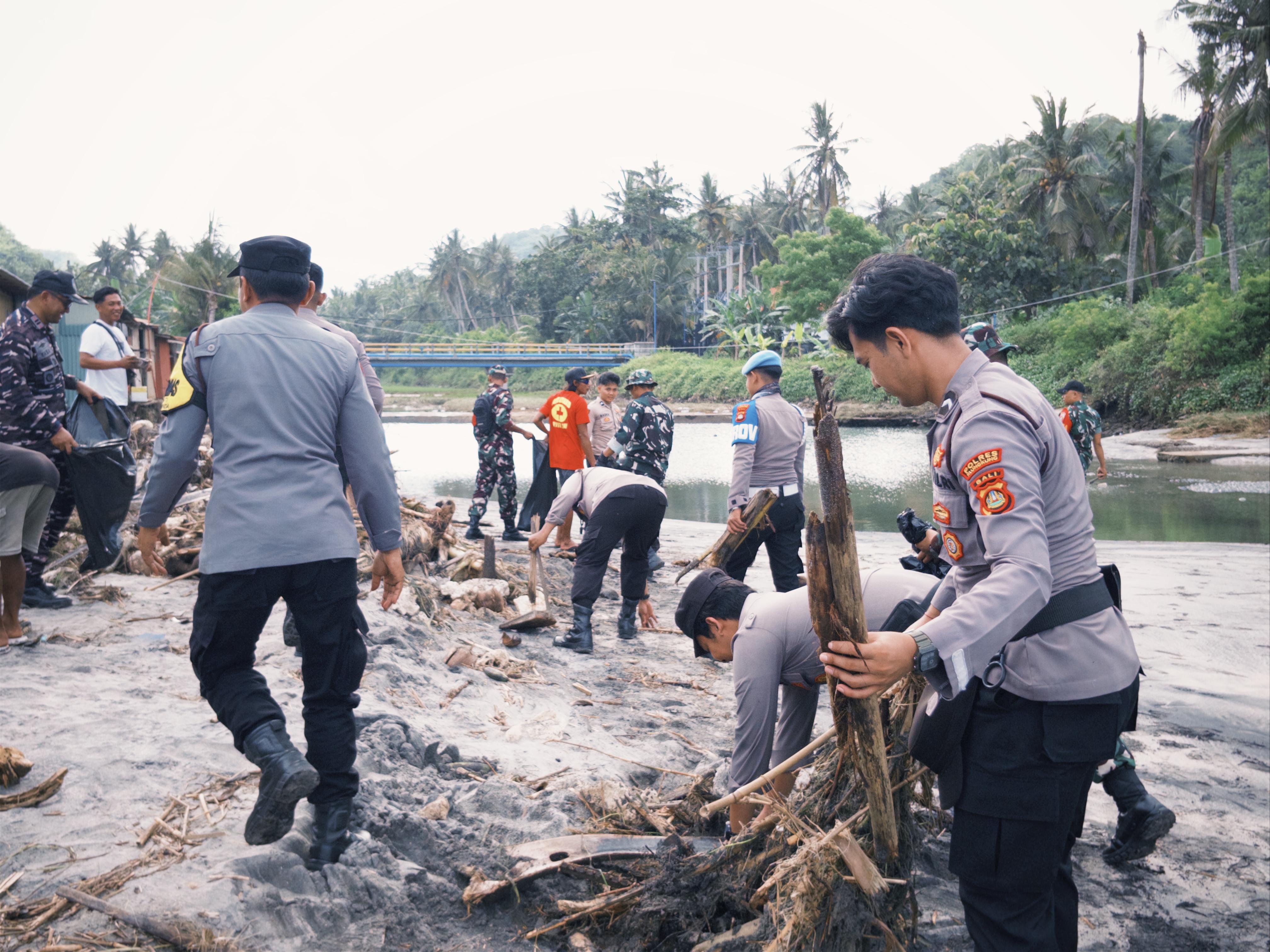NUSA PENIDA, BALINEWS.ID – Upaya pemulihan kawasan wisata Pantai Crystal Bay, Desa Sakti, kembali digencarkan setelah banjir kiriman menyisakan tumpukan materi…