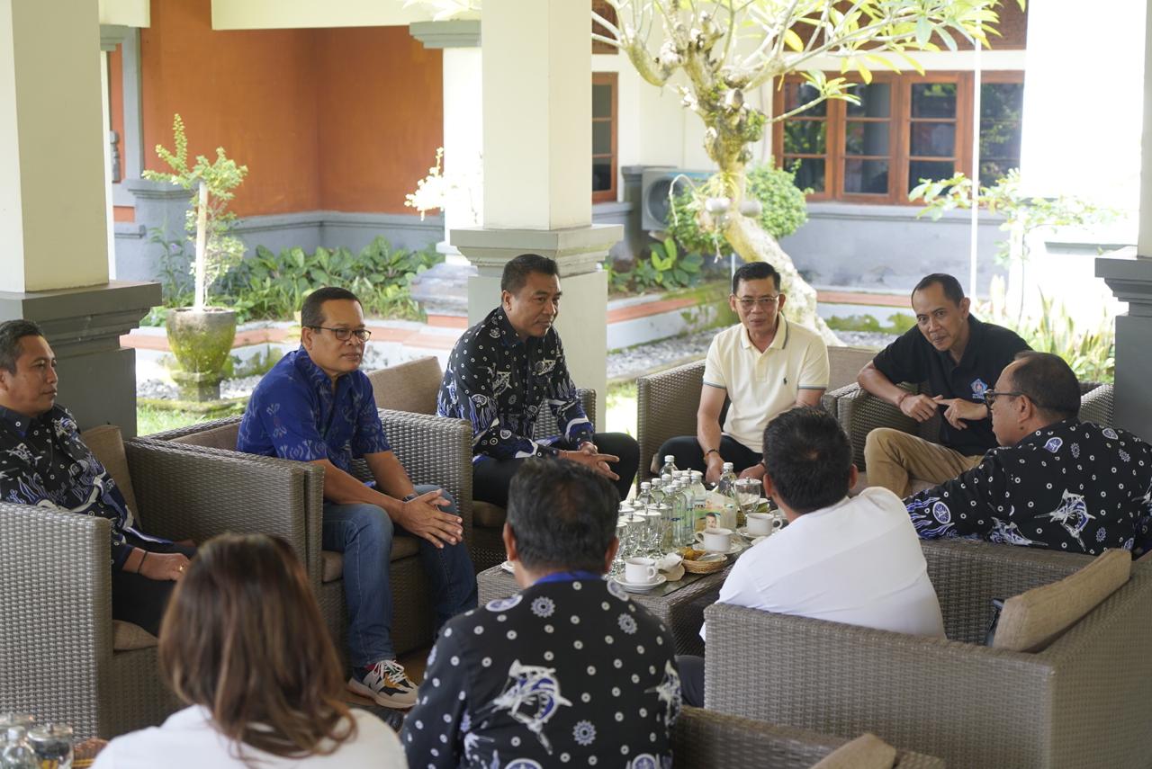 SEMARAPURA, BALINEWS.ID — Pemerintah Kabupaten Klungkung mendapat dukungan dari Asosiasi Perusahaan Perjalanan Wisata Indonesia (ASITA) Bali dalam upaya mendor…