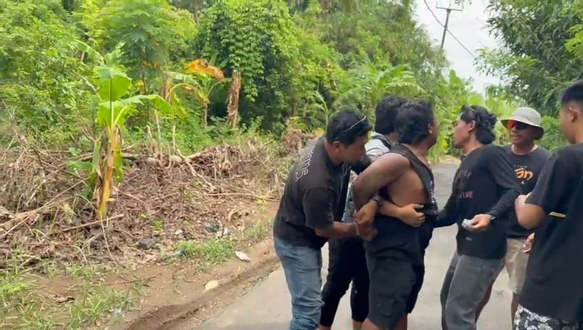 NUSA PENIDA, BALINEWS.ID – Komitmen Polsek Nusa Penida dalam memberantas peredaran narkotika kembali dibuktikan melalui kerja cepat di lapangan. Tim Patroli Ja…