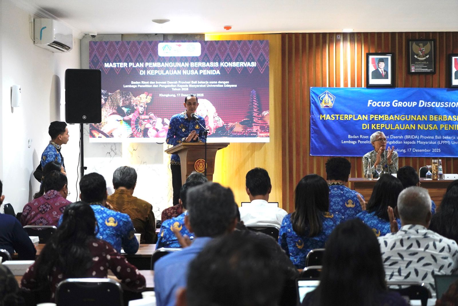 SEMARAPURA, BALINEWS.ID – Wakil Bupati Klungkung Tjokorda Gde Surya Putra, mewakili Bupati Klungkung, secara resmi membuka Focus Group Discussion (FGD) pemapar…
