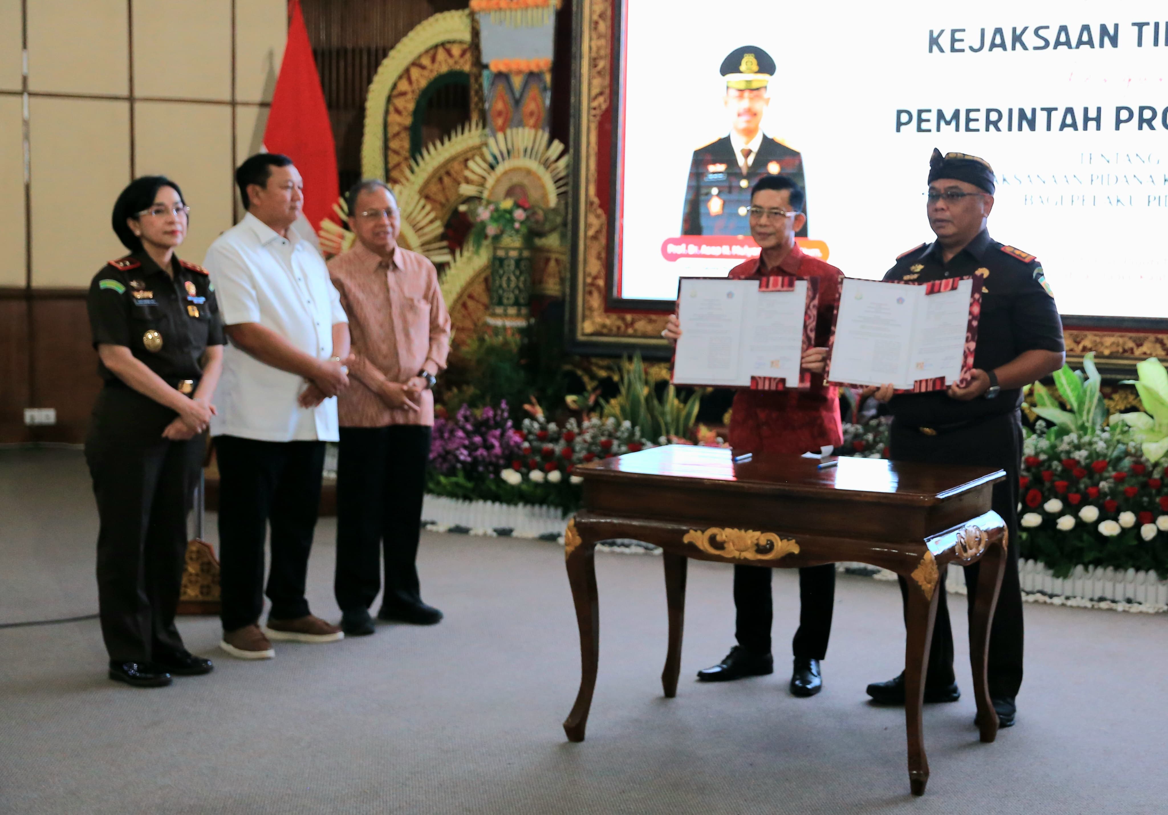 DENPASAR, BALINEWS.ID – Pemerintah Kabupaten Klungkung resmi menjalin kerja sama dengan Kejaksaan Negeri Klungkung dalam pelaksanaan pidana kerja sosial bagi p…