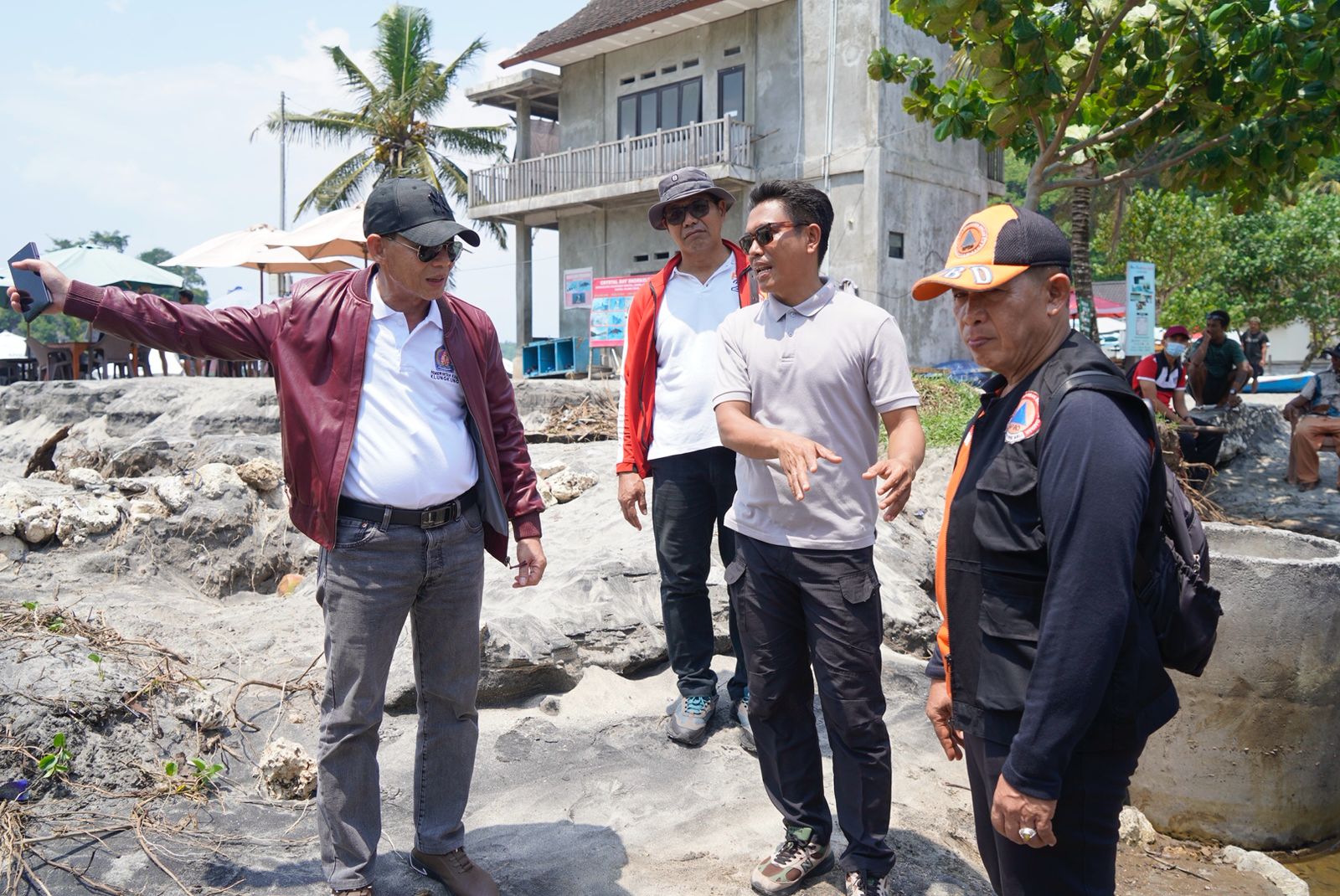 NUSA PENIDA, BALINEWS.ID – Pemerintah Kabupaten Klungkung bergerak cepat mengantisipasi potensi banjir yang kerap terjadi di kawasan Pantai Crystal Bay, Nusa P…