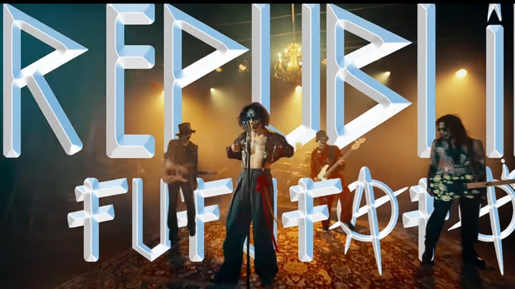 HIBURAN, BALINEWS.ID - Tadi malam bertepatan dengan perayaan HUT ke-42 Slank, Sabtu (27/12/25) sebuah lagu berjudul "Republik Fufufafa" dirilis. Lagu ini diket…