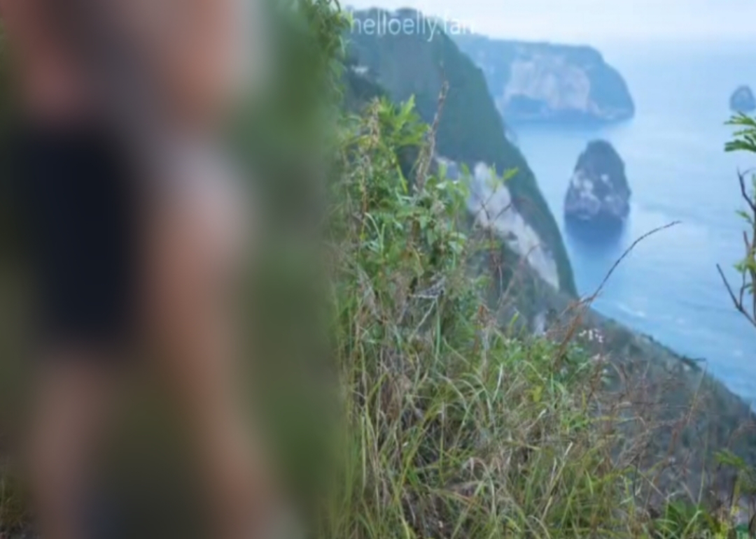 NUSA PENIDA, BALINEWS.ID — Sebuah video bermuatan asusila yang diduga melibatkan pasangan warga negara asing (WNA) dan direkam di kawasan Nusa Penida, Klungkun…
