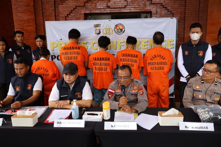 BADUNG – Satuan Reskrim Polres Kawasan Bandara I Gusti Ngurah Rai berhasil membongkar sindikat penggelapan mobil rental lintas provinsi yang menggunakan modus …