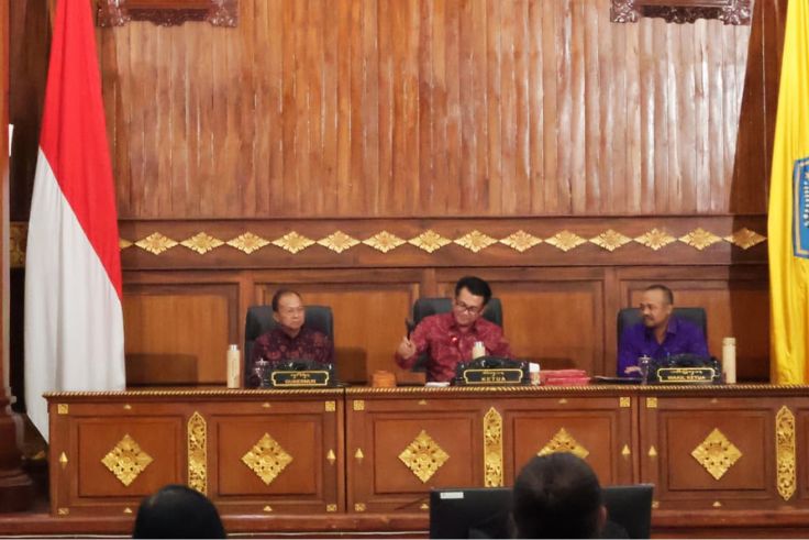Enam Perda Strategis Disahkan, DPRD dan Gubernur Bali Sepakat Kawal Arah Pembangunan 100 Tahun