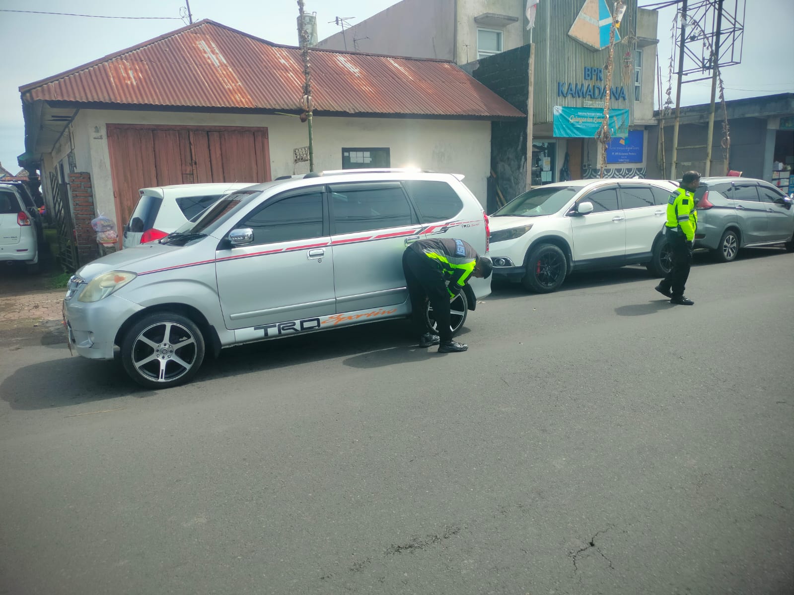 BANGLI, BALINEWS.ID – Untuk mengatasi kemacetan yang sering terjadi di kawasan Desa Batur, Unit Lalu Lintas Polsek Kintamani bersama Bhabinkamtibmas Desa Batur…