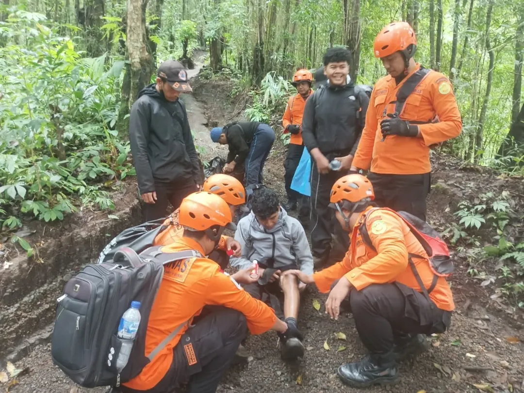 KARANGASEM, BALINEWS.ID - Seorang pendaki remaja berinisial I Ketut YKA (18) mengalami hipotermia saat mendaki Gunung Agung, Karangasem, Senin (12/1/26). Kondi…