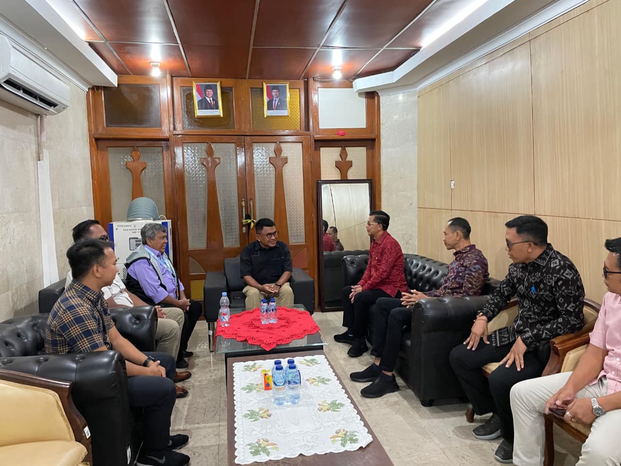 JAKARTA, BALINEWS.ID — Pemerintah Kabupaten Klungkung melakukan studi tiru ke Provinsi DKI Jakarta untuk mempelajari penerapan sistem digitalisasi retribusi pa…