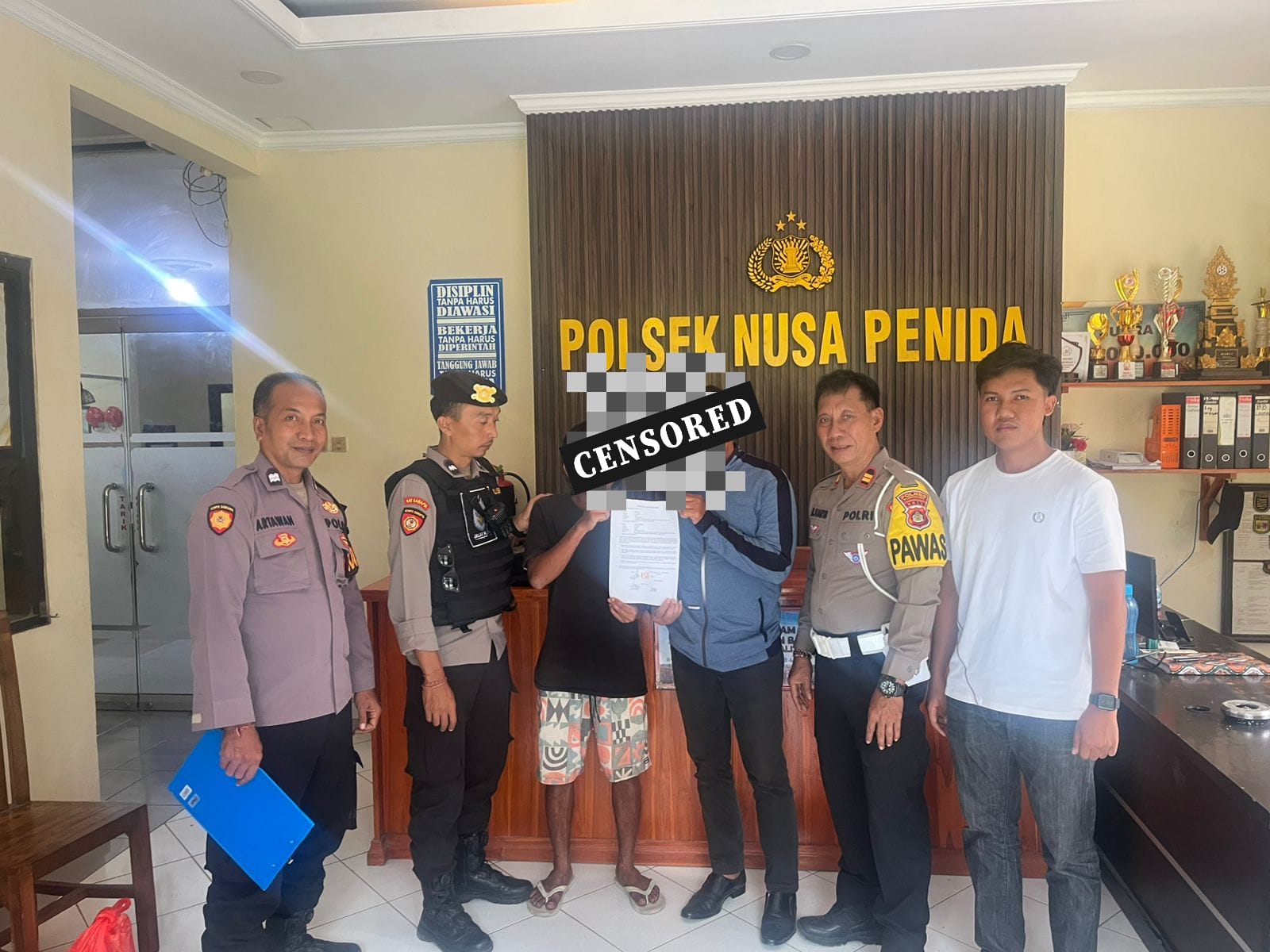 NUSA PENIDA, BALINEWS.ID — Tim Jalak Nusa Polsek Nusa Penida bergerak cepat menangani keributan yang terjadi di depan kantor penyewaan motor Nusa Penida Info, …