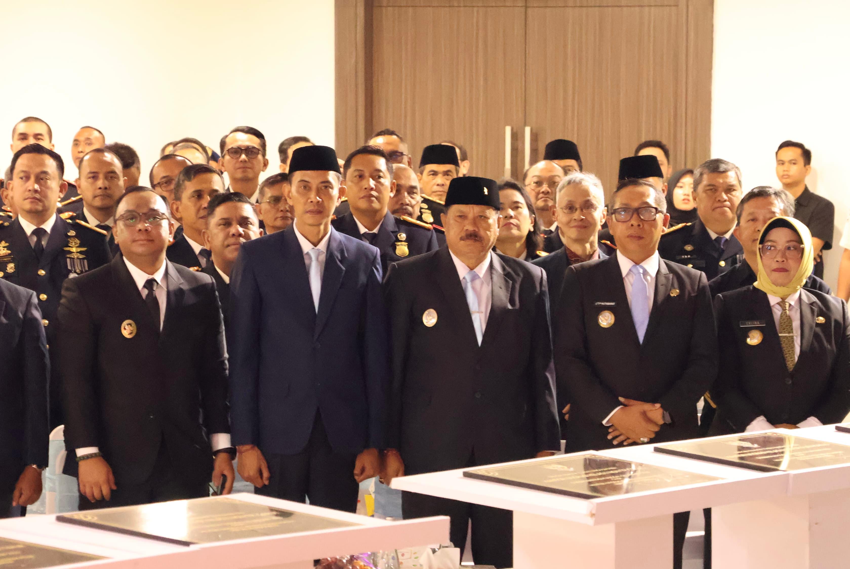 TANGERANG, BALINEWS.ID -  Wakil Bupati Klungkung Tjokorda Gde Surya Putra mewakili Bupati Klungkung menghadiri upacara dan tasyakuran peringatan Hari Bhakti Im…